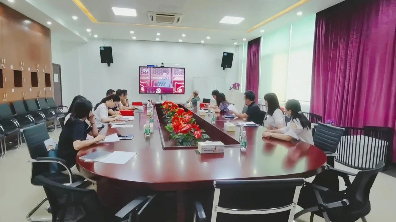 02-耀世娱乐化学党支部党员干部观看庆祝大会